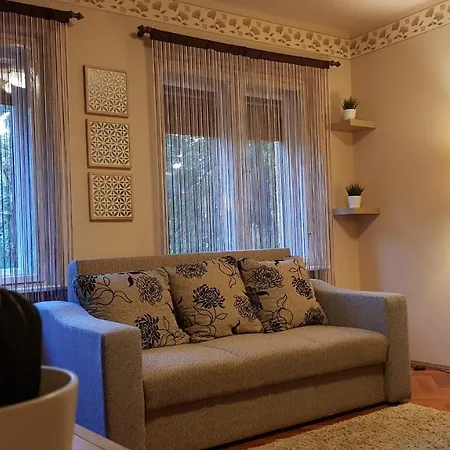 Ella Belvarosi Apartman *